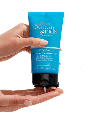 One squeeze of Everyday Gradual Tanning Milk in Travel Size