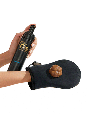 A pump of Self Tanning Foam Ultra Dark
