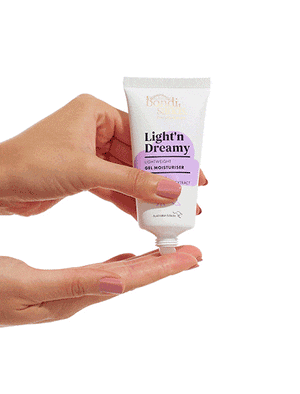 Squeeze of Light'n Dreamy Gel Moisturiser onto hands